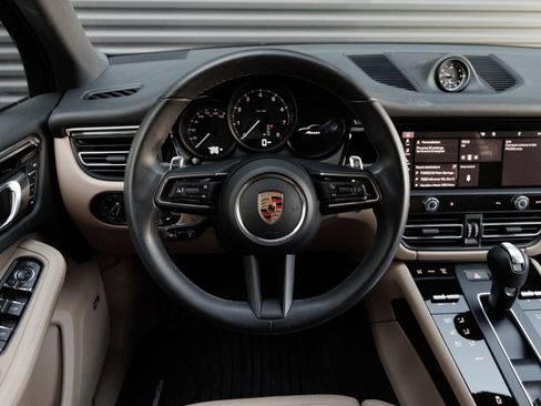 Certified 2026 Porsche Macan AWD/4WD image 16