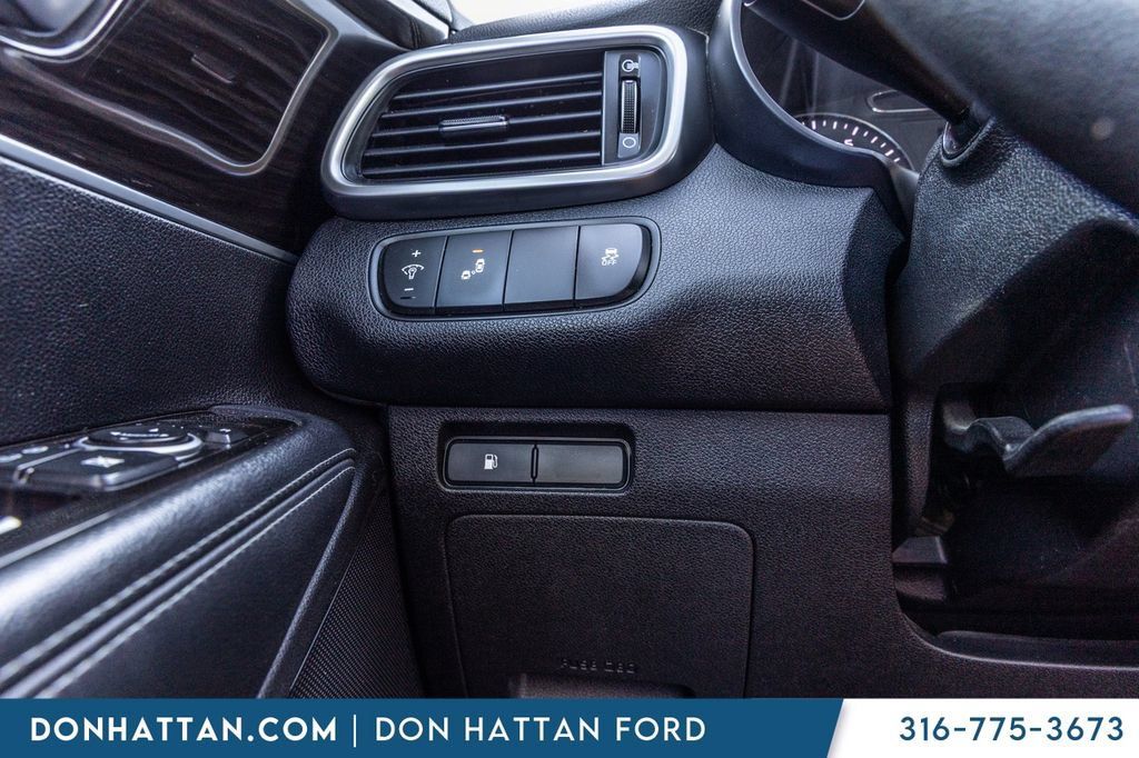 Used 2019 Kia Sorento FWD V6 image 13