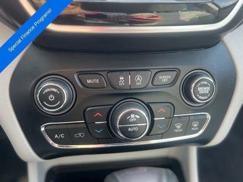 Used 2019 Jeep Cherokee Limited image 17