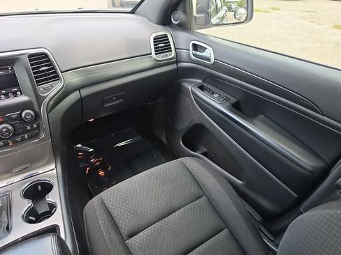 Used 2021 Jeep Grand Cherokee Laredo RWD image 12