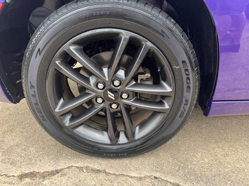 Used 2019 Dodge Charger SXT w/ Blacktop Package image 9