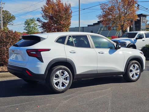 Used 2025 Chevrolet Trax LS image 6