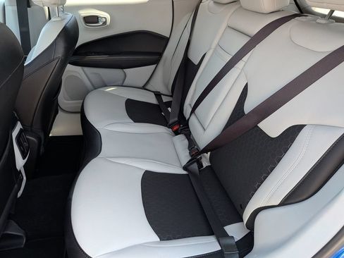 Used 2019 Jeep Compass Latitude w/ Popular Equipment Group AWD/4WD image 27