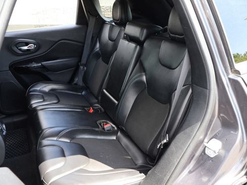 Used 2020 Jeep Cherokee Latitude Plus AWD/4WD image 21