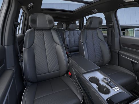 New 2026 Cadillac Vistiq Platinum image 17