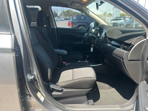 Used 2019 Mitsubishi Outlander ES FWD image 32