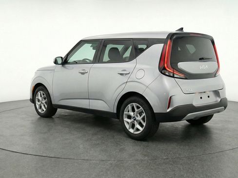 Used 2025 Kia Soul LX w/ LX Technology Package FWD image 6