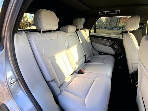 Used 2025 Land Rover Range Rover Sport image 19