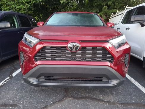 Used 2025 Toyota RAV4 XLE w/ Convenience Package FWD image 2