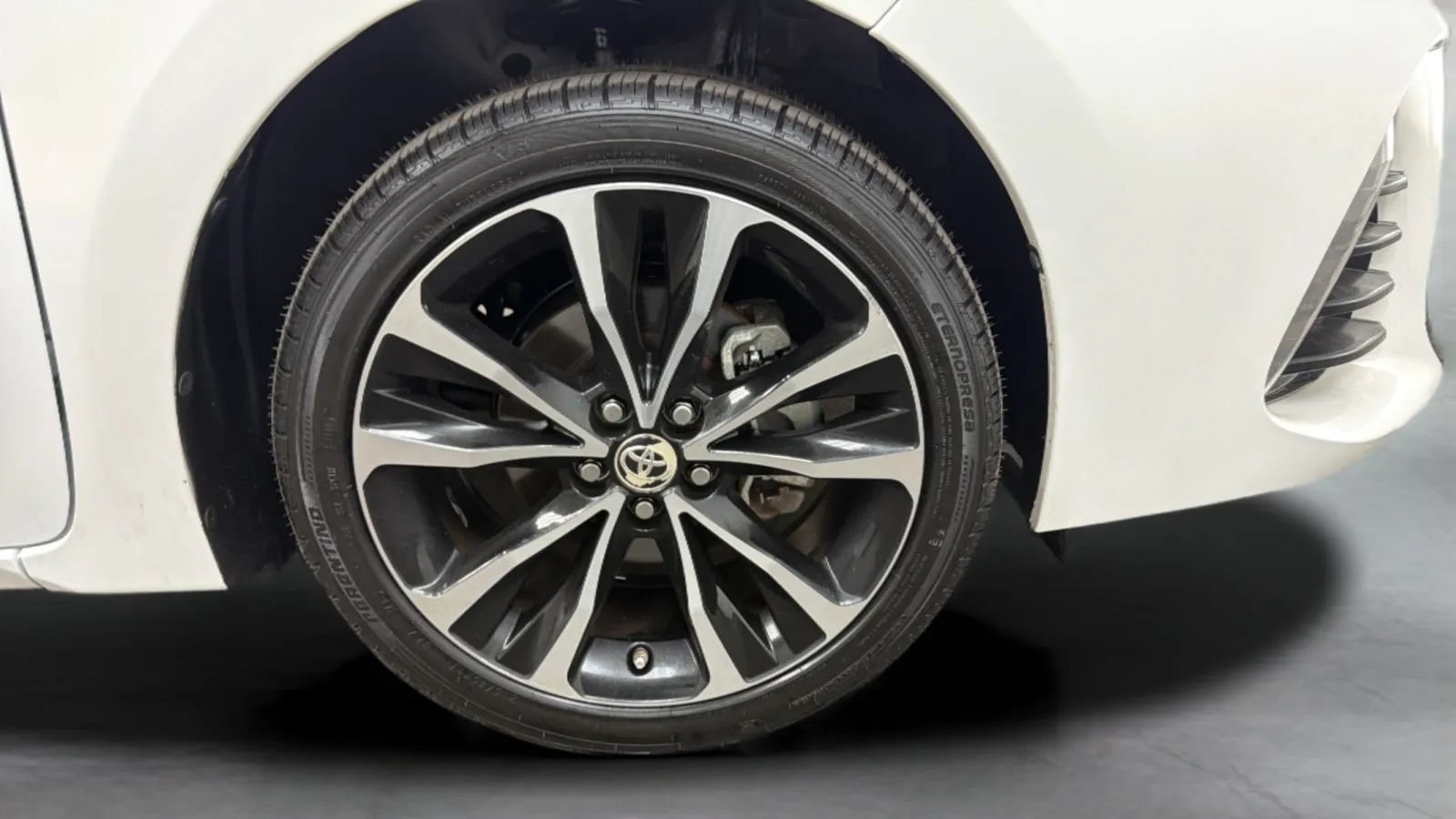 Used 2017 Toyota Corolla SE w/ SE Premium Package FWD image 26