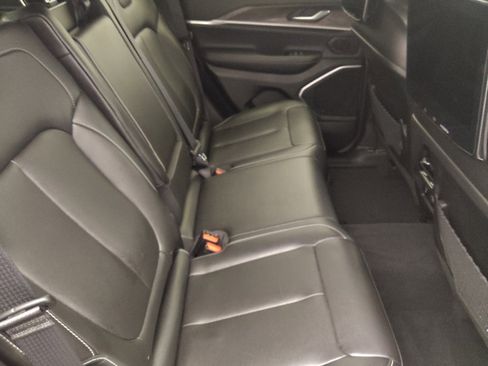 Used 2023 Jeep Grand Cherokee 4WD 4xe w/ Luxury Tech Group II image 19