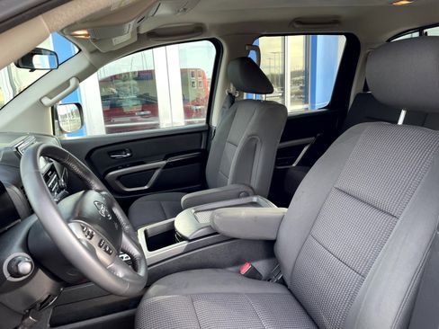 Used 2015 Nissan Titan SV w/ SV Value Truck Package image 11