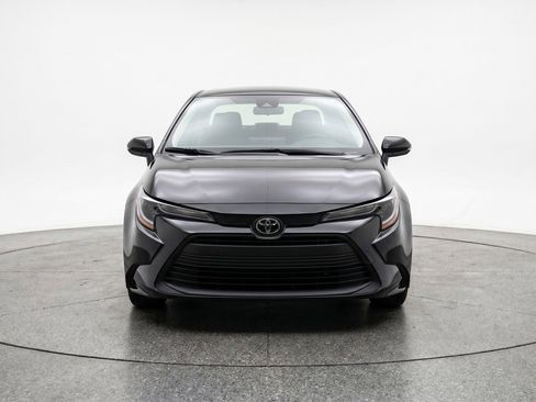 Used 2025 Toyota Corolla LE FWD image 2