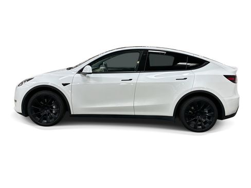 Certified 2023 Tesla Model Y Long Range AWD/4WD image 3