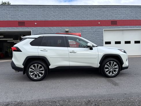 Used 2022 Toyota RAV4 Limited AWD/4WD image 2