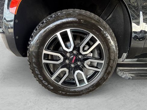 Used 2022 GMC Yukon AT4 image 28