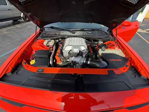 Used 2016 Dodge Challenger SRT Hellcat image 38