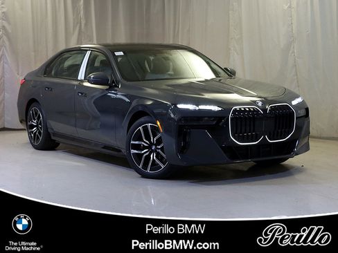 Used 2026 BMW 750e xDrive w/ Executive Package image 1