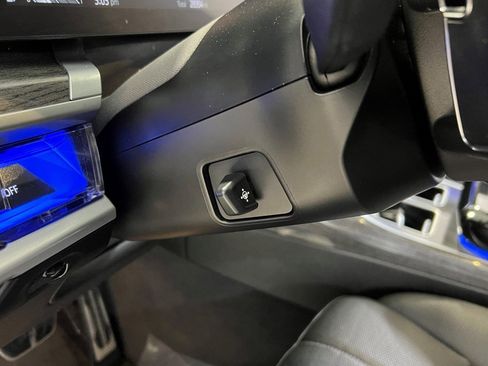 Used 2024 BMW 740i image 33