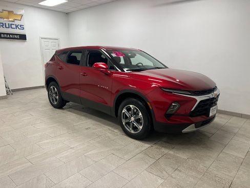 Used 2025 Chevrolet Blazer LT image 3