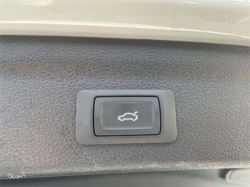 Used 2025 Audi Q3 2.0T Premium image 11