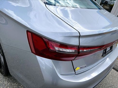 Used 2025 Volkswagen Jetta SE FWD image 34