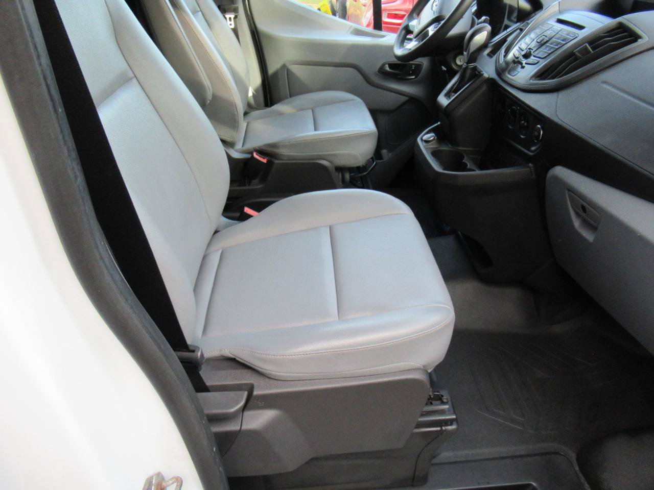 Used 2019 Ford Transit 250 148 Medium Roof RWD image 18