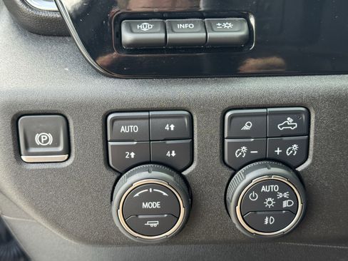 Used 2024 Chevrolet Silverado 1500 High Country w/ Technology Package AWD/4WD image 25