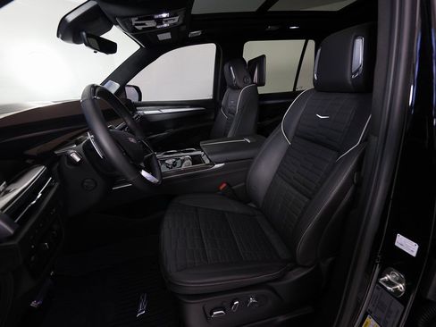 Used 2025 Cadillac Escalade V w/ LPO, ONYX Package image 19