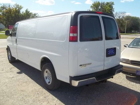 Used 2017 Chevrolet Express 2500 Extended image 5