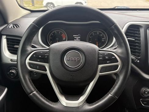 Used 2017 Jeep Cherokee Trailhawk w/ Comfort/Convenience Group image 19