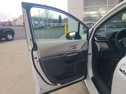 Used 2023 Toyota Sienna XLE image 16