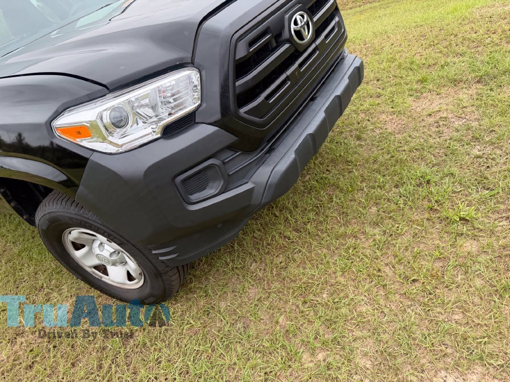 Used 2017 Toyota Tacoma SR AWD/4WD image 4