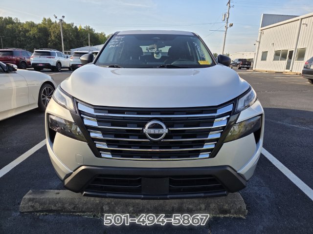 Used 2024 Nissan Rogue S FWD image 2