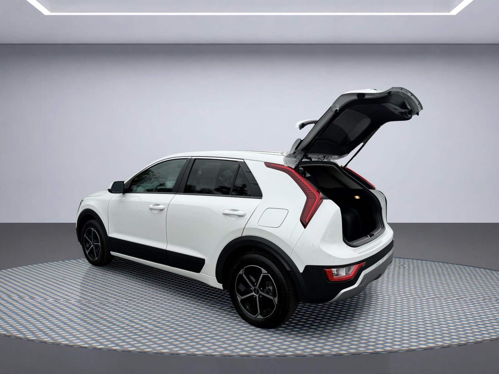 Used 2025 Kia Niro LX FWD image 6