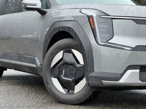 Used 2024 Kia EV9 Light image 2