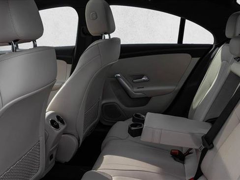 Used 2023 Mercedes-Benz CLA 250 4MATIC image 27