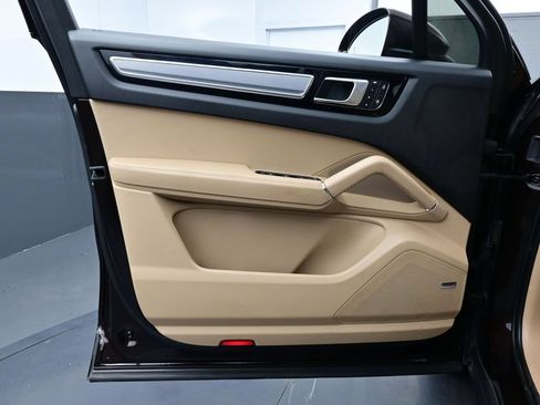 Certified 2023 Porsche Cayenne S Platinum AWD/4WD image 7