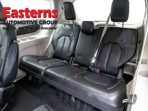 Used 2024 Chrysler Pacifica Touring-L FWD image 27