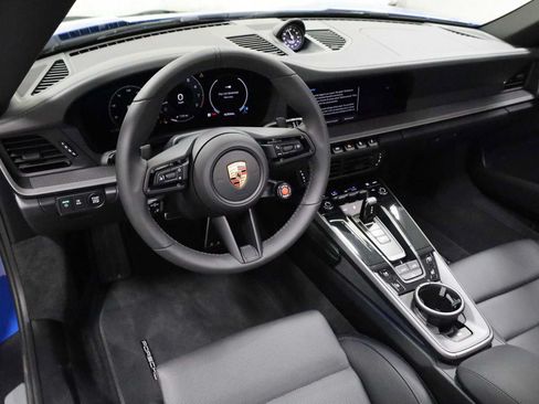 Used 2025 Porsche 911 Carrera RWD image 4
