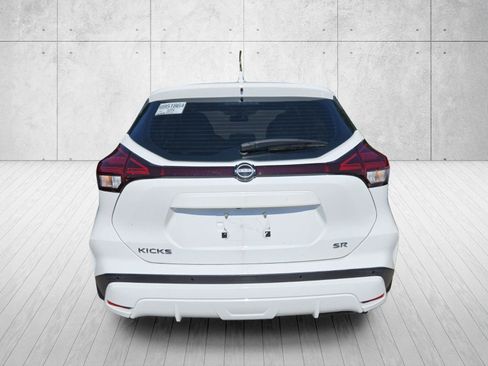 Used 2023 Nissan Kicks SR w/ SR Premium Package FWD image 10
