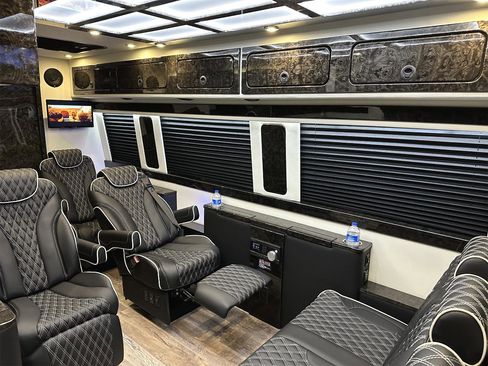 Used 2024 Mercedes-Benz Sprinter 3500 image 21