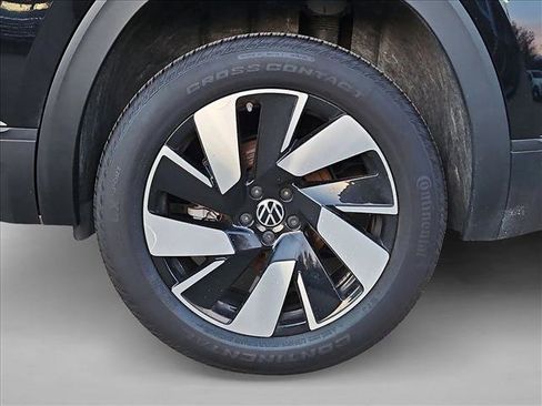 Used 2025 Volkswagen Atlas Cross Sport SE image 24