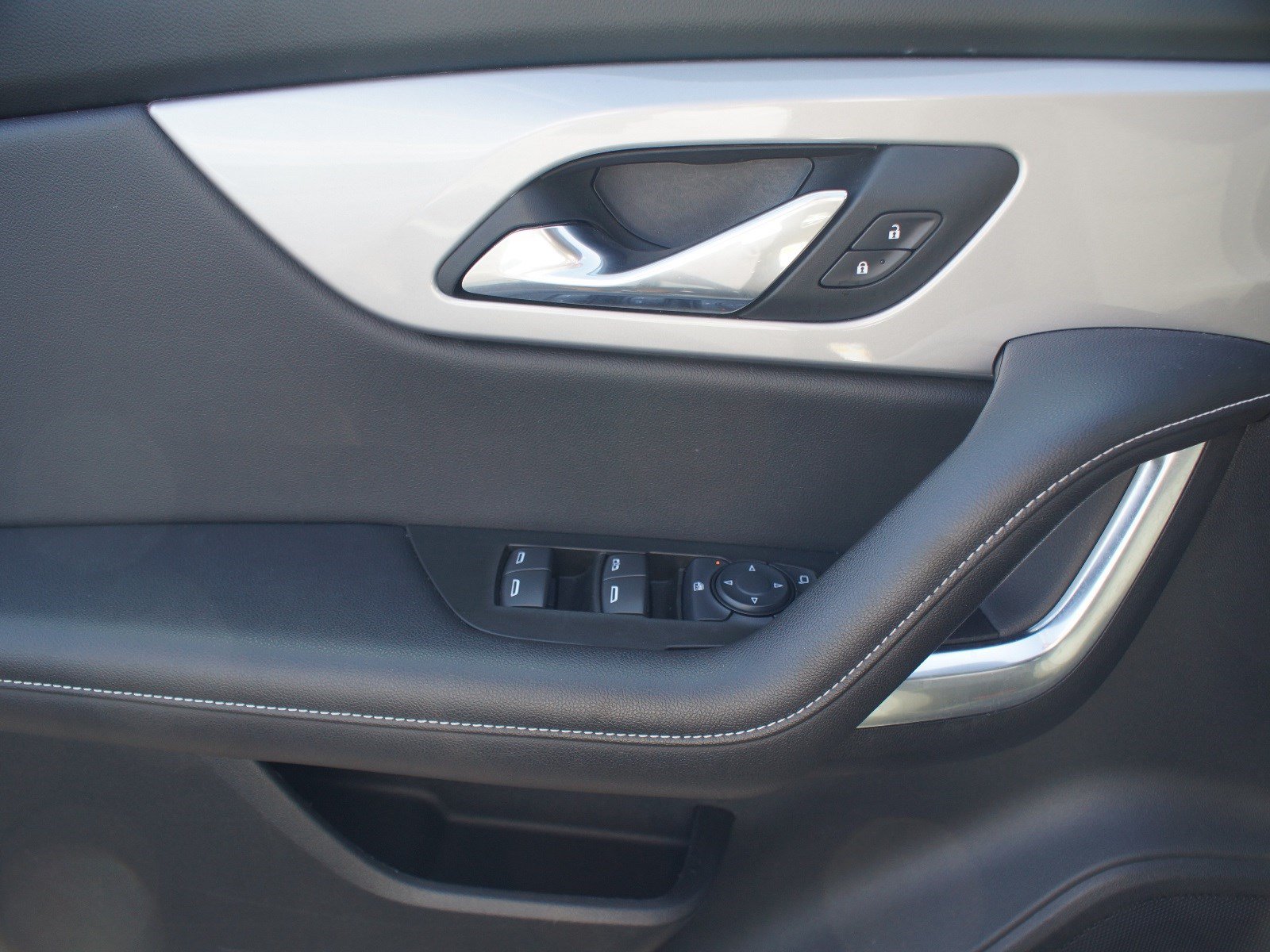 Used 2025 Chevrolet Blazer LT FWD image 27