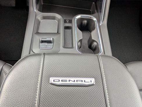 Used 2024 GMC Sierra 2500 Denali w/ Denali Reserve Package image 15