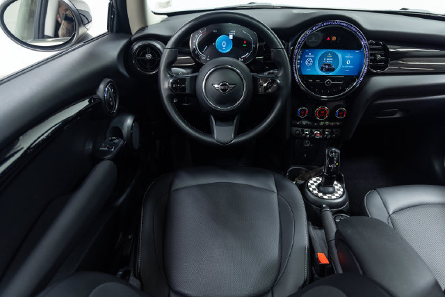 Used 2022 MINI Cooper 2-Door Hardtop FWD image 3