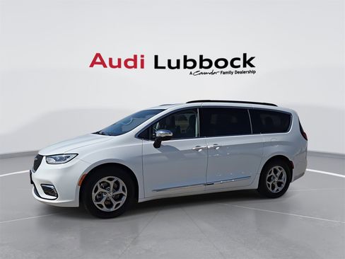 Used 2023 Chrysler Pacifica Limited image 5