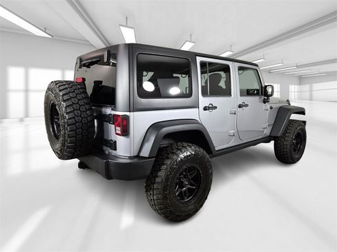 Used 2017 Jeep Wrangler Unlimited Rubicon w/ Max Tow Package image 7