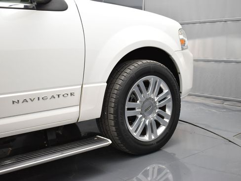 Used 2014 Lincoln Navigator 2WD image 43