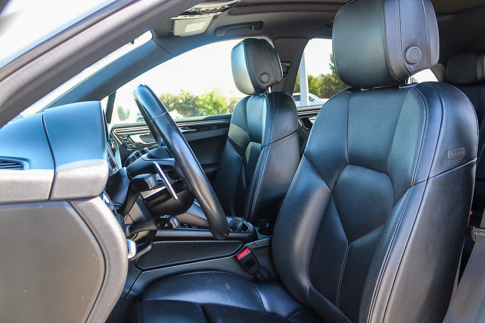 Used 2024 Porsche Macan AWD/4WD image 17